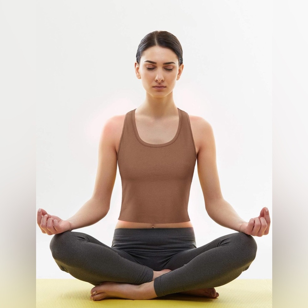 4 Pieces Basic Crop Tank Tops Sleeveless Racerback Crop Sport Top for Women - Picture 6 of 7